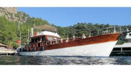 Teak Mahogany Motor Boat, € 180,000