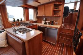 2014 Offshore Adventure Yacht, $ 988,800